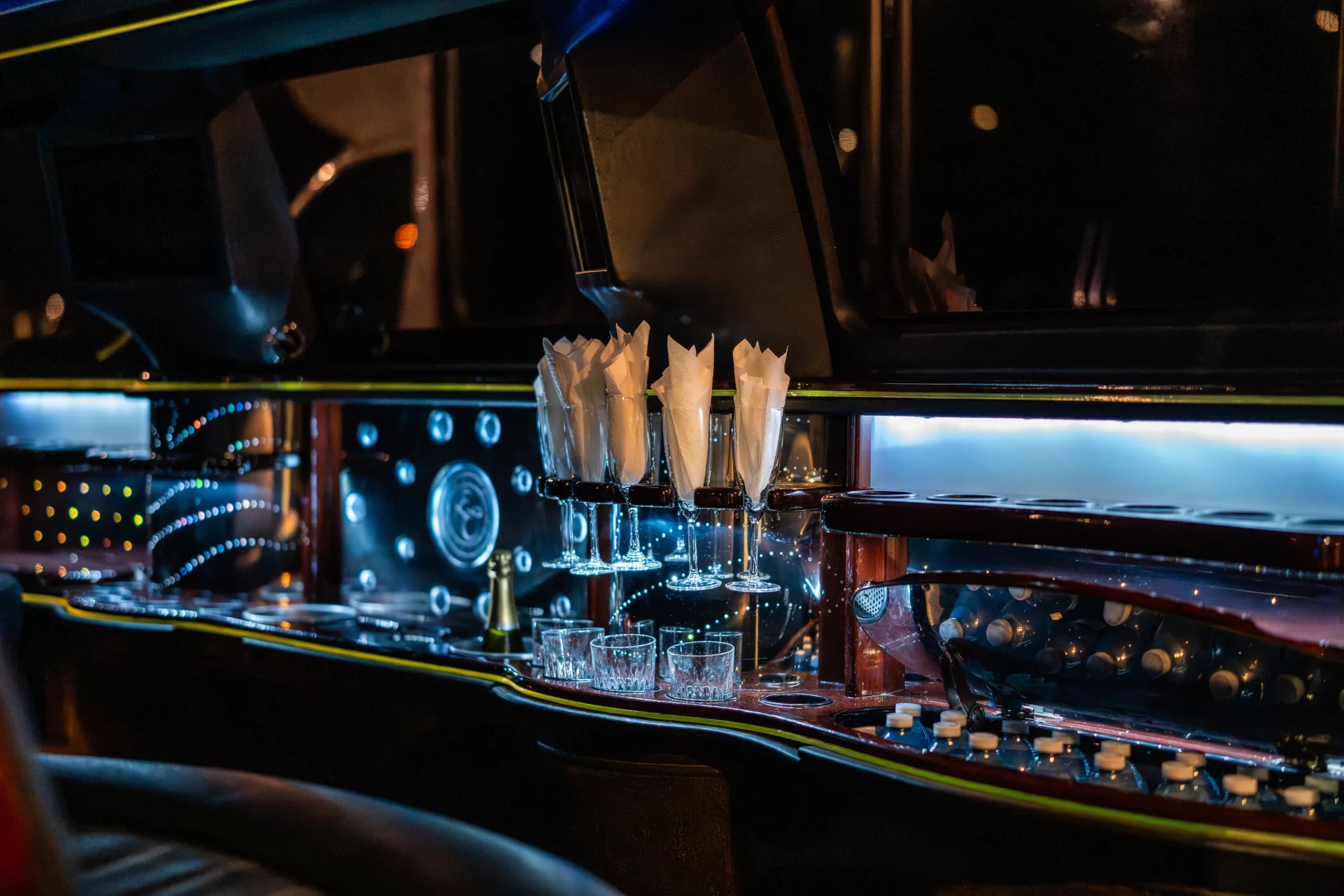 Lincoln Navigator Limo gallery 3
