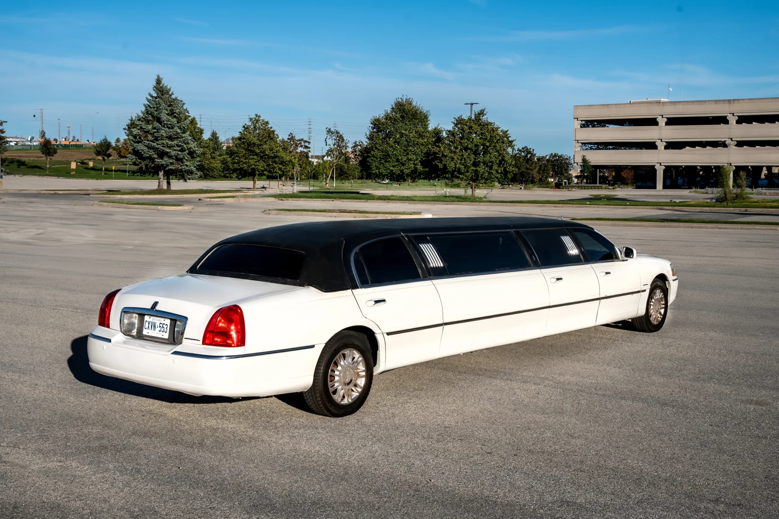 Lincoln Stretched Towncar gallery 3